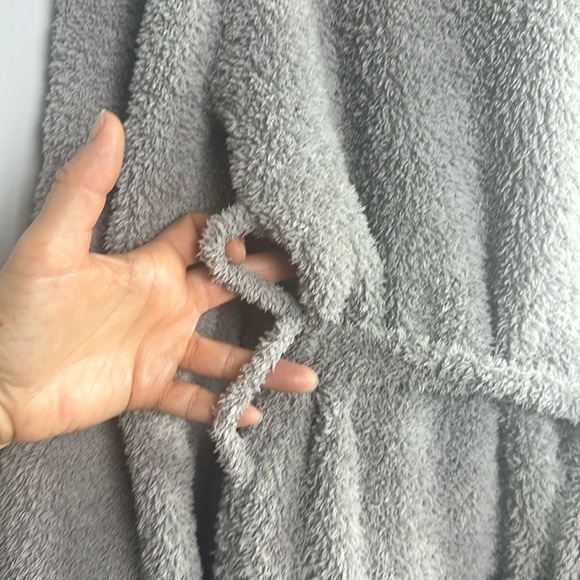 Barefoot Dreams Unisex Cozychic Robe Size 2 Gray Pockets Collar Cozy Loungewear - Picture 8 of 16